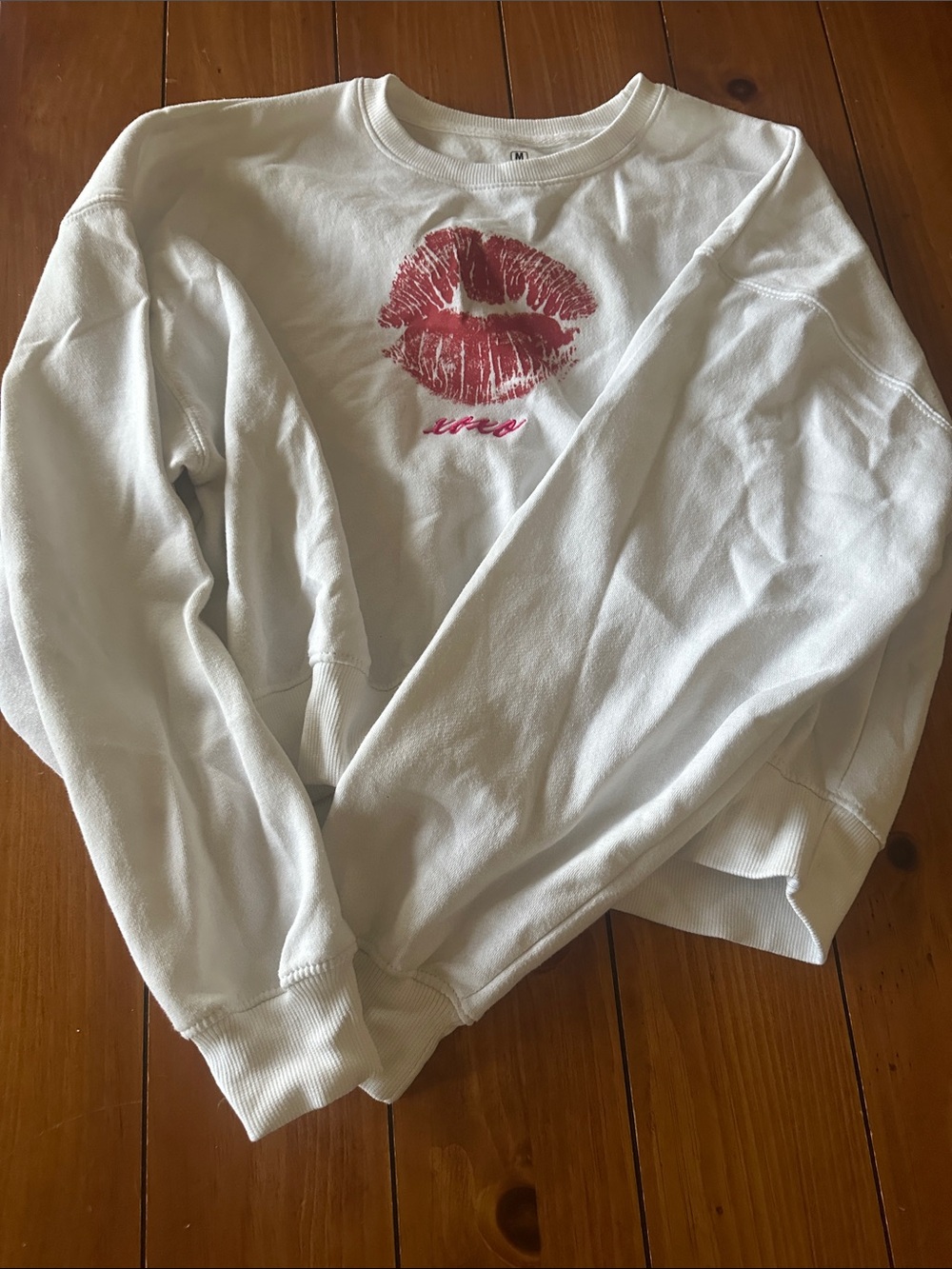 White Women's Sweatshirt with Pink Lip Print- Cropped Style